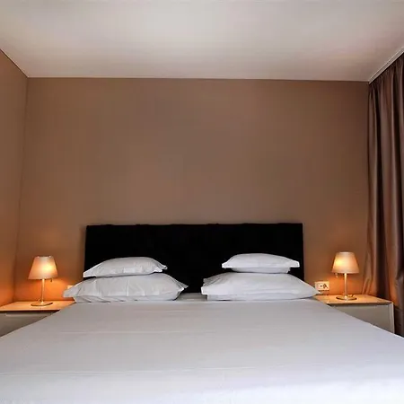 לינה וארוחת בוקר Bb 4*