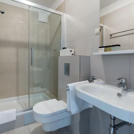 לינה וארוחת בוקר Bb ספליט